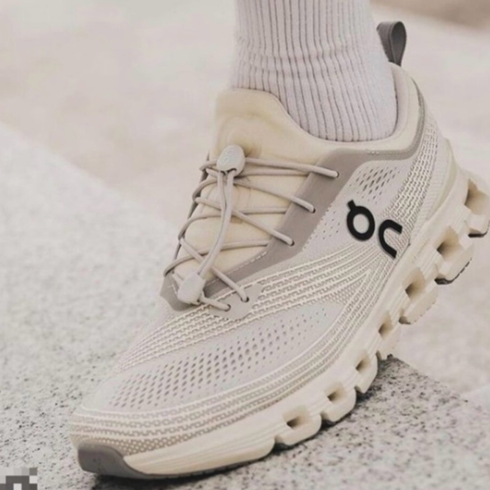 On Running Cloud X Z5 Sneakers ice/Cream Colorway Size: 11